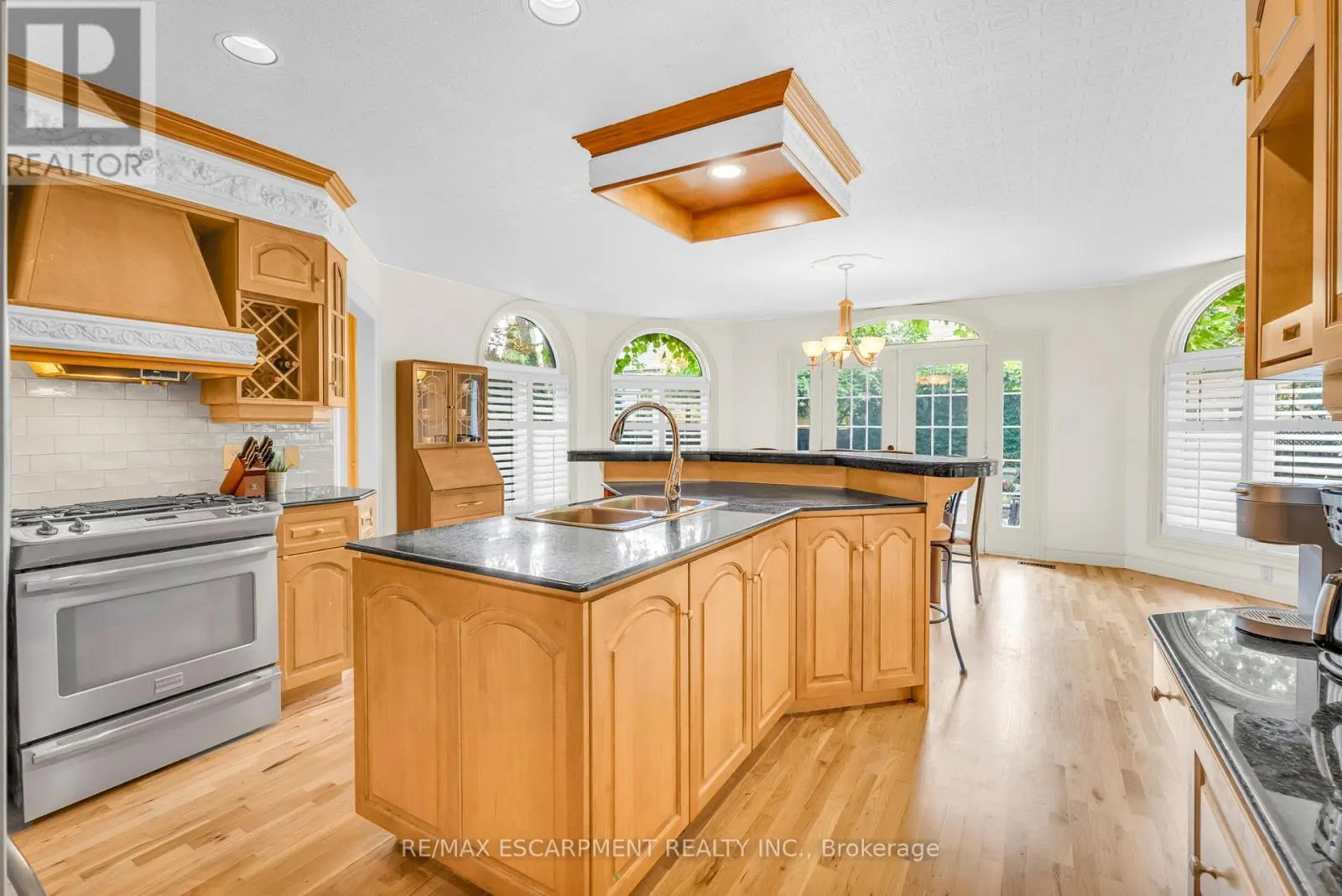 484 BUSH DRIVE