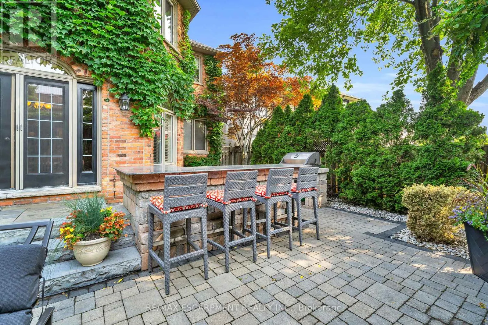 484 BUSH DRIVE