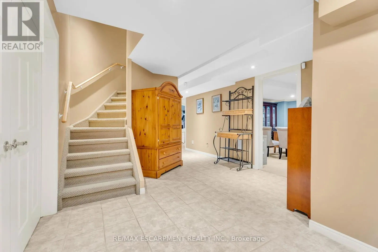 484 BUSH DRIVE
