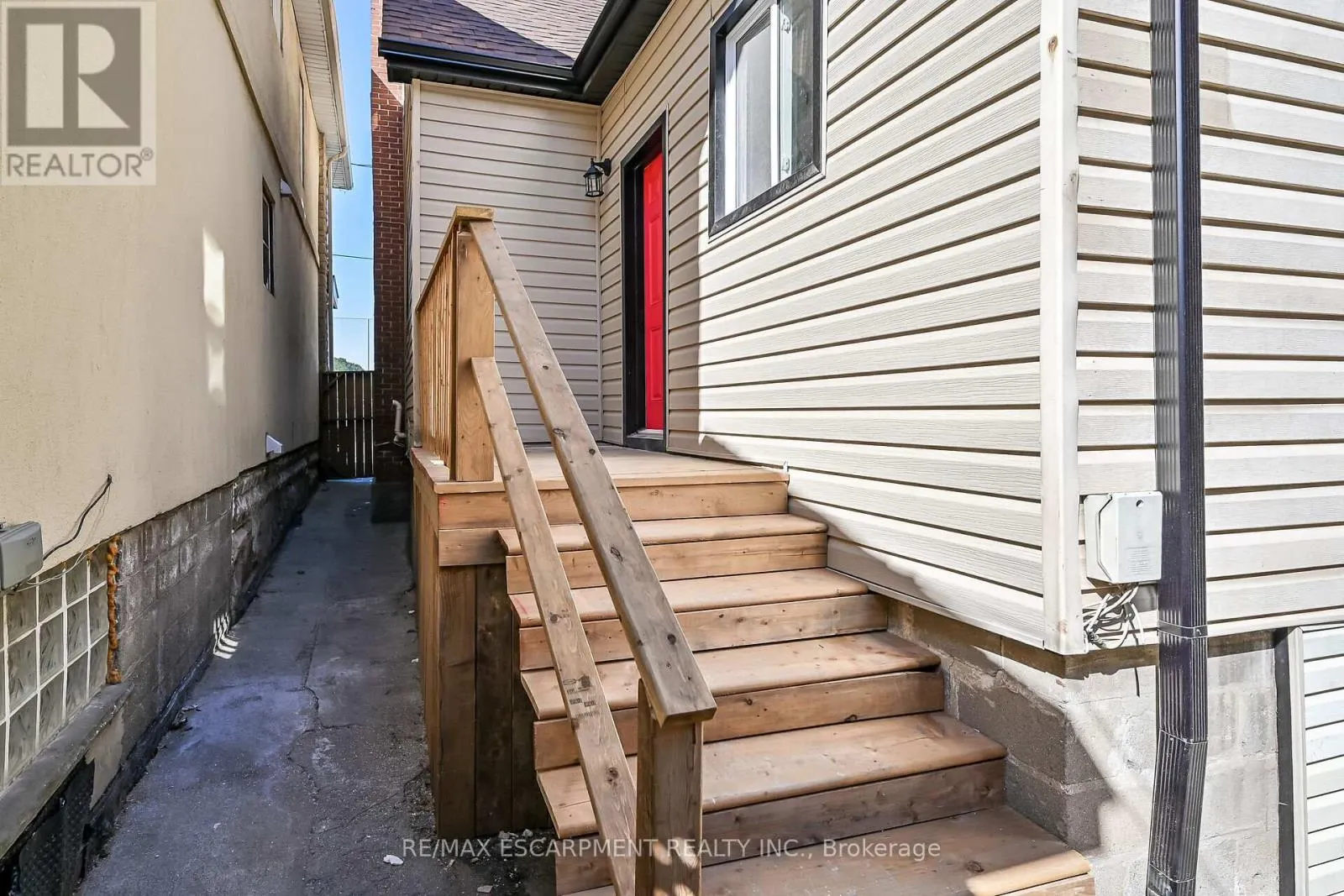 138 SANFORD AVENUE N