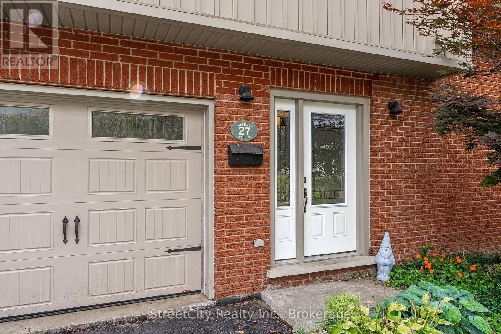 27 RIEHL COURT