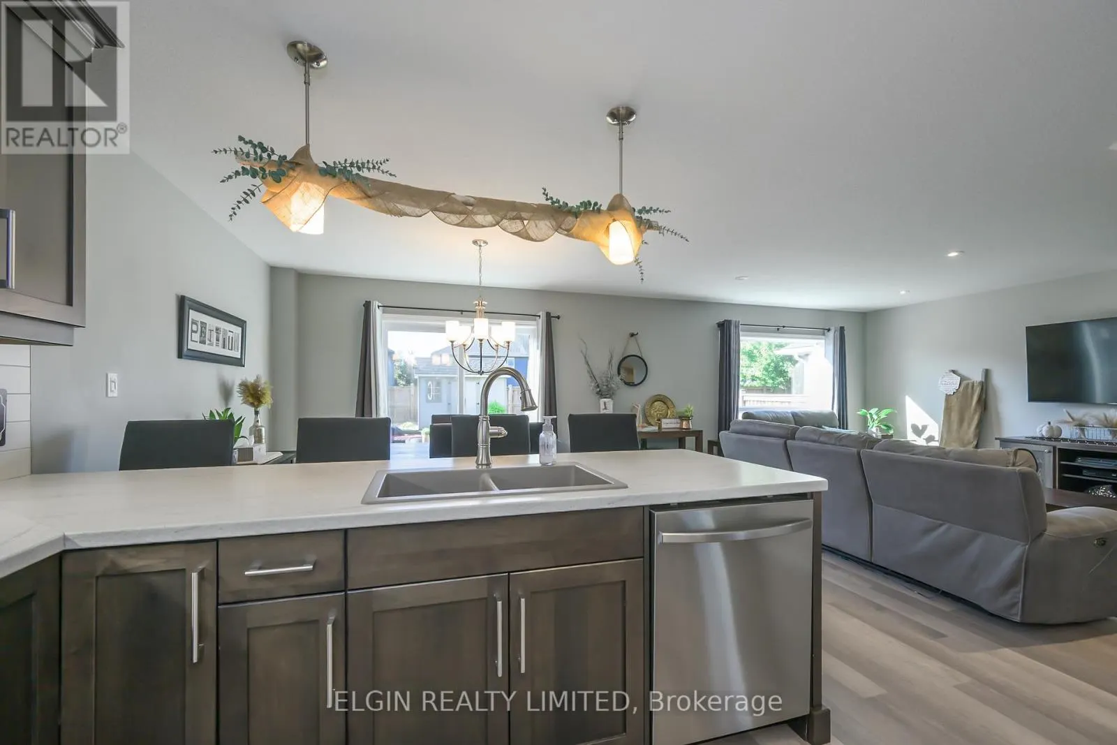 12 RUSSET LANE