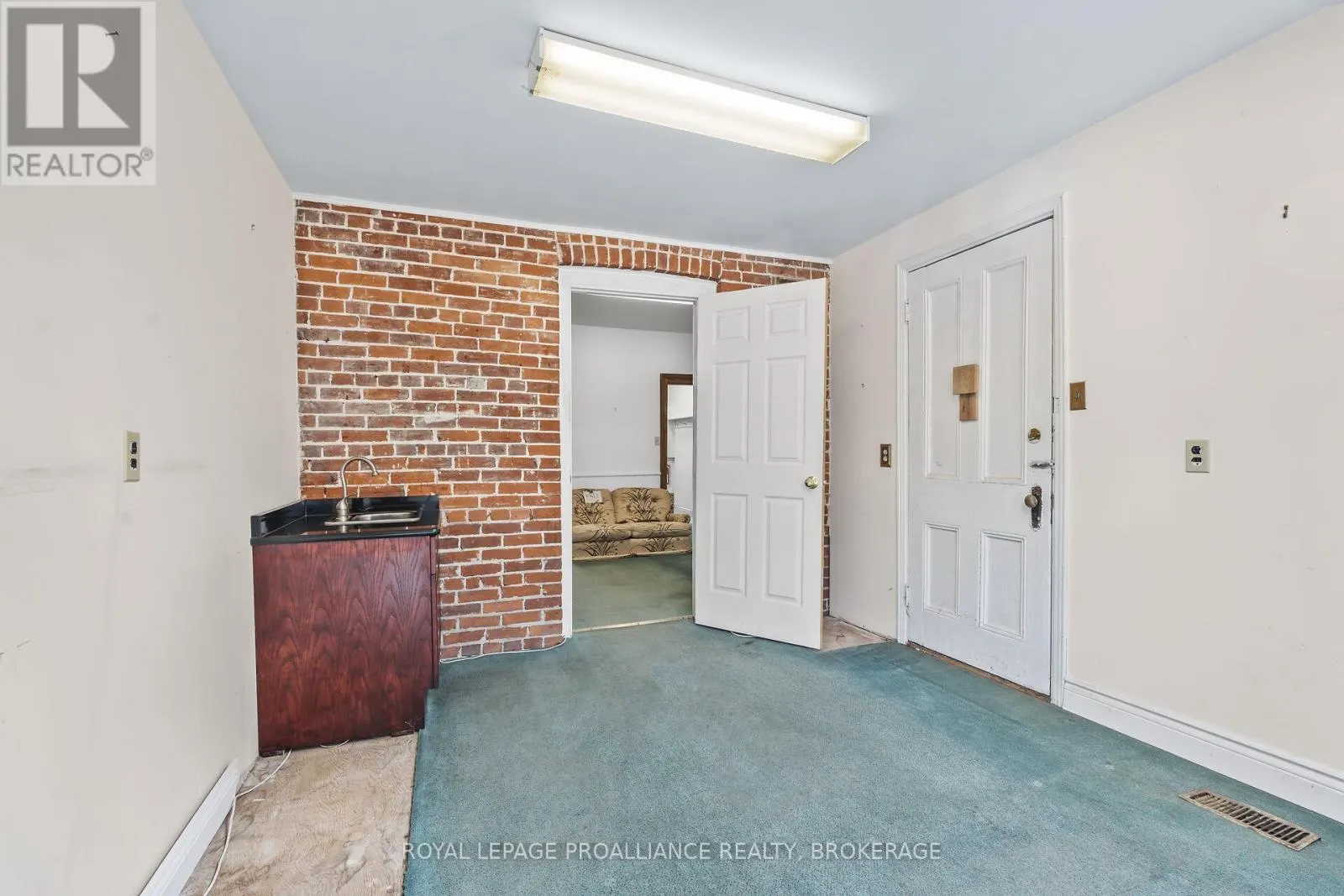272 WELLINGTON STREET