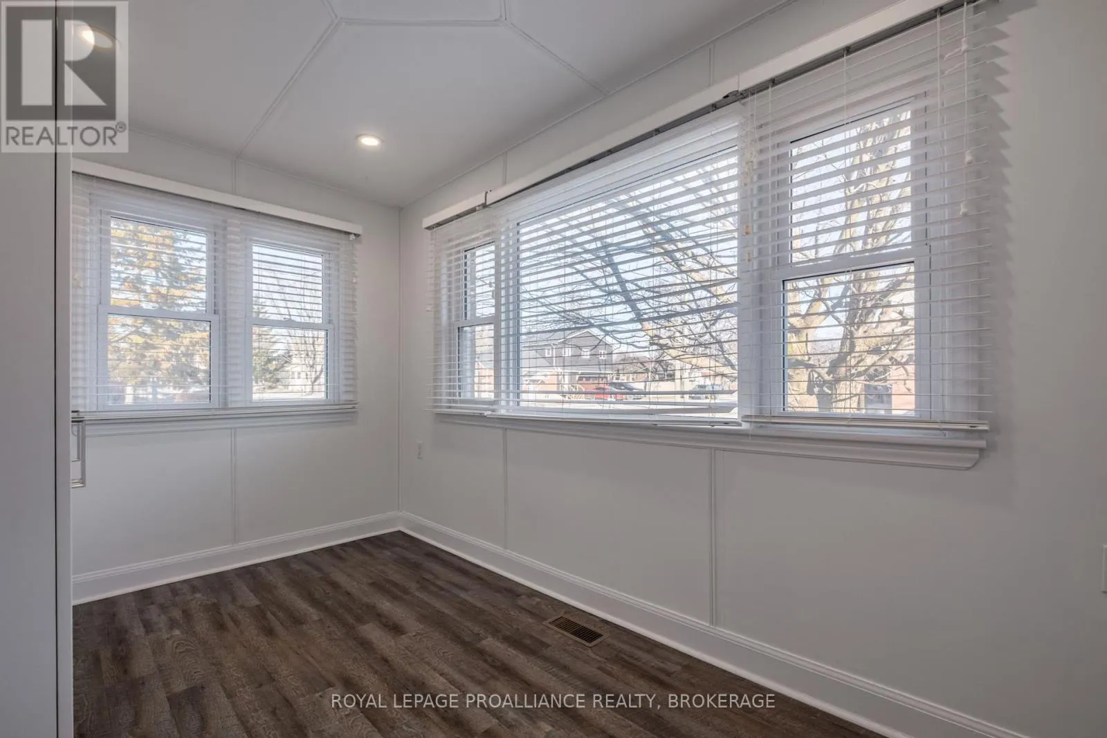 78 CARRUTHERS AVENUE