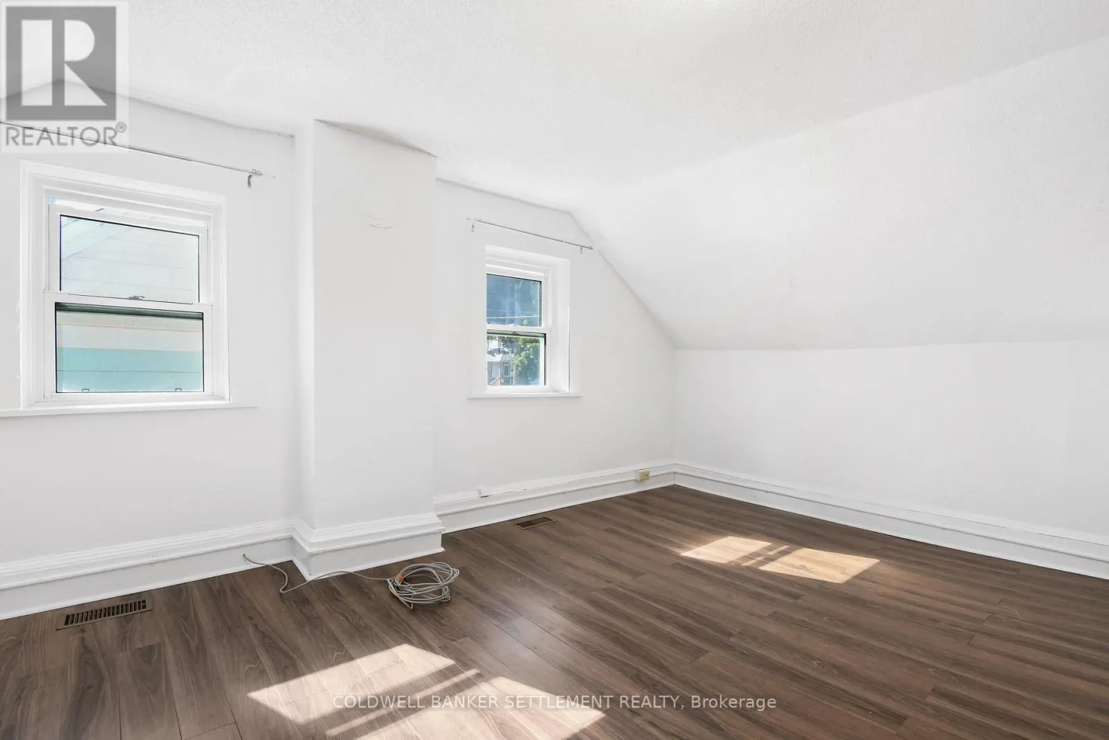 89 DRUMMOND STREET E