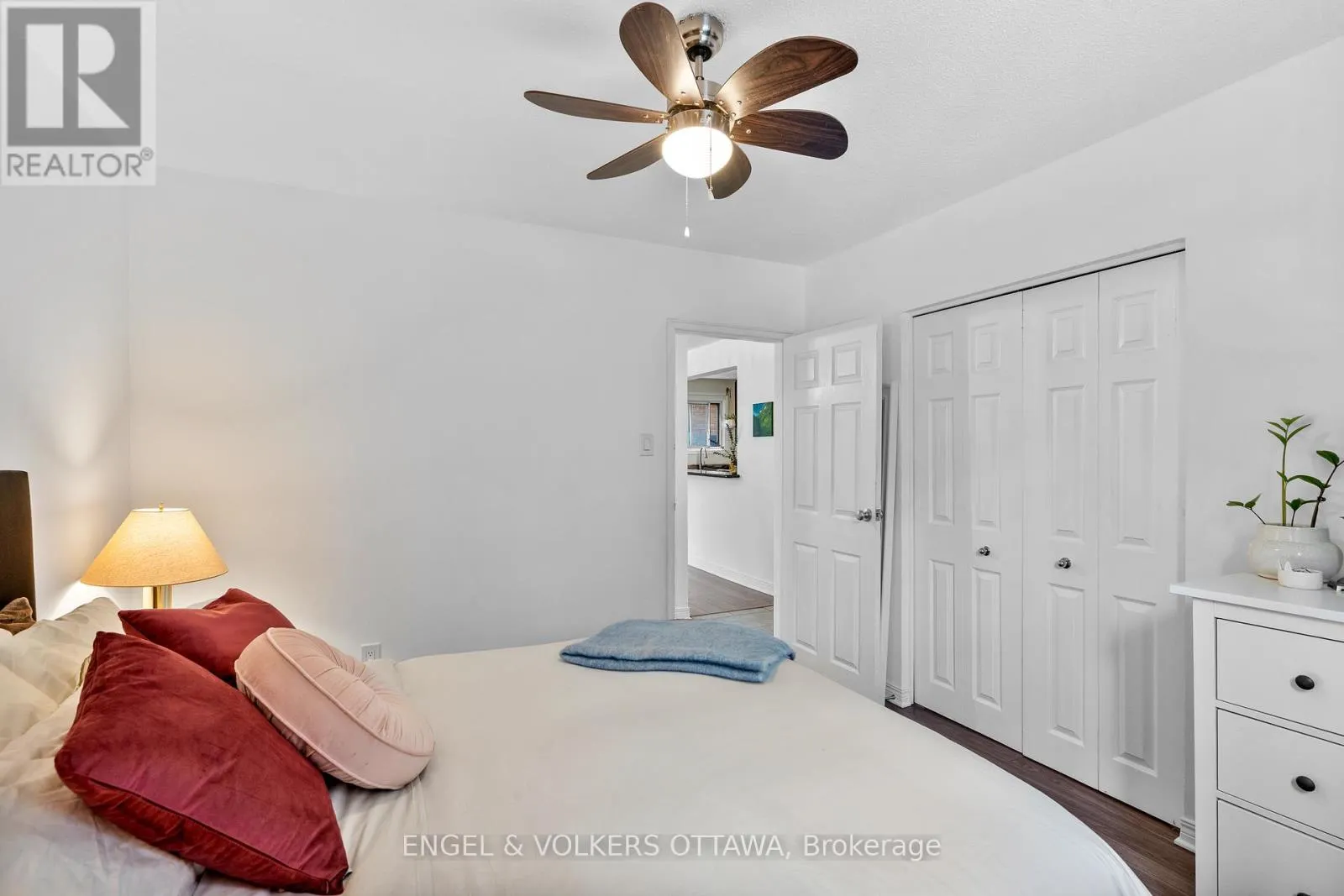 11 - 270 BEECHWOOD AVENUE