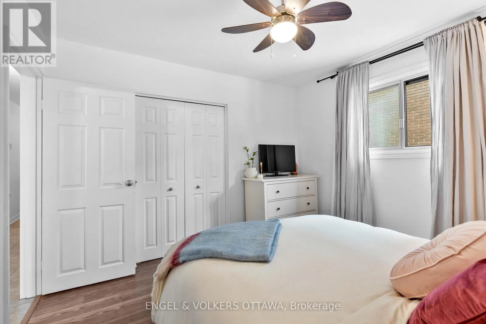 11 - 270 BEECHWOOD AVENUE