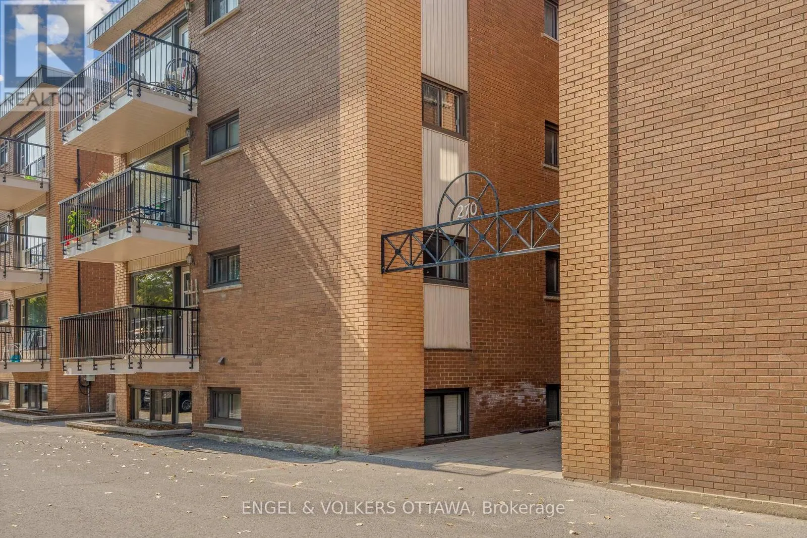 11 - 270 BEECHWOOD AVENUE
