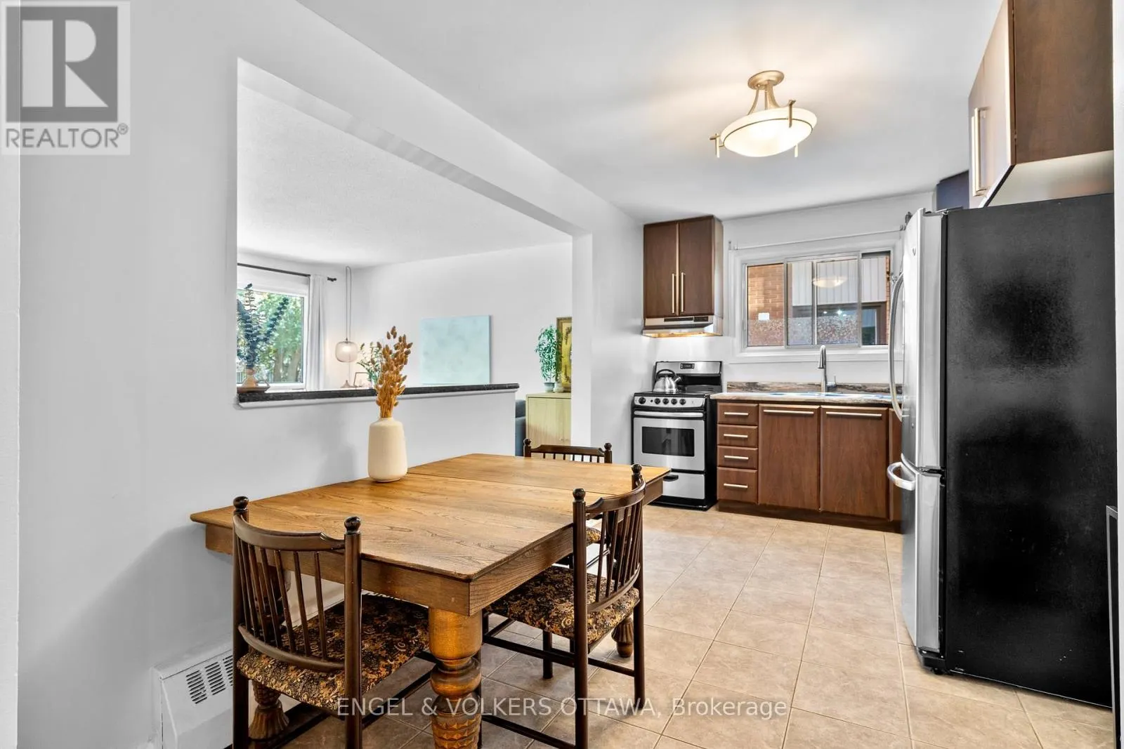 11 - 270 BEECHWOOD AVENUE