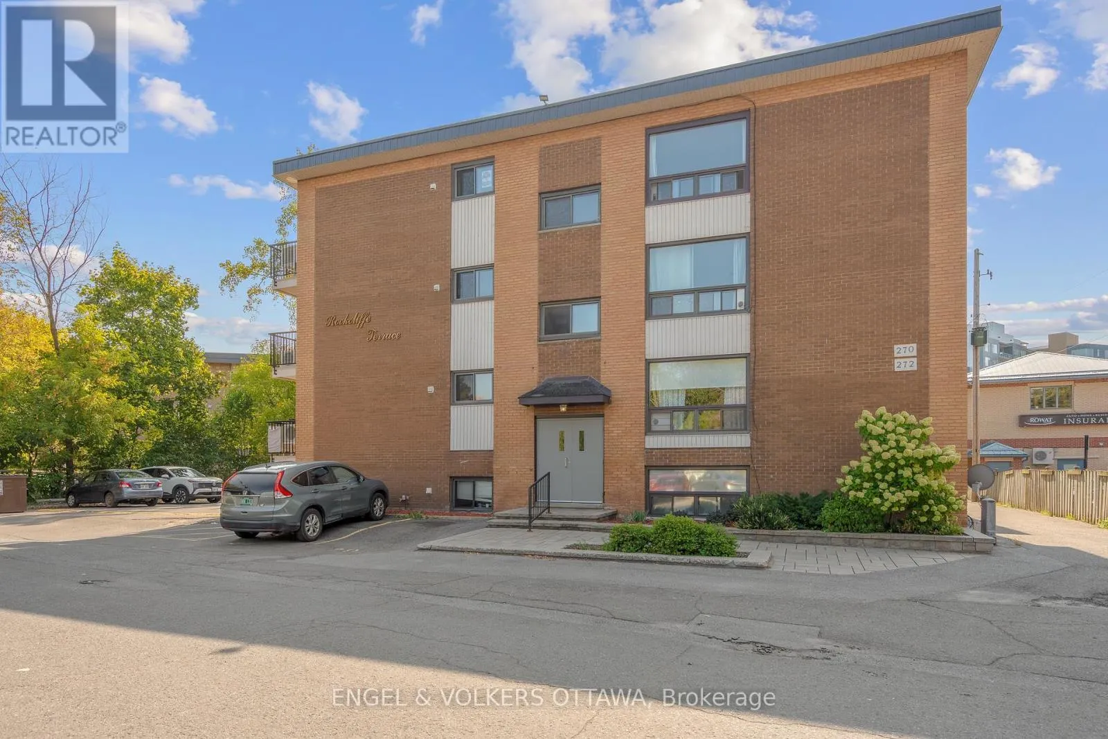 11 - 270 BEECHWOOD AVENUE