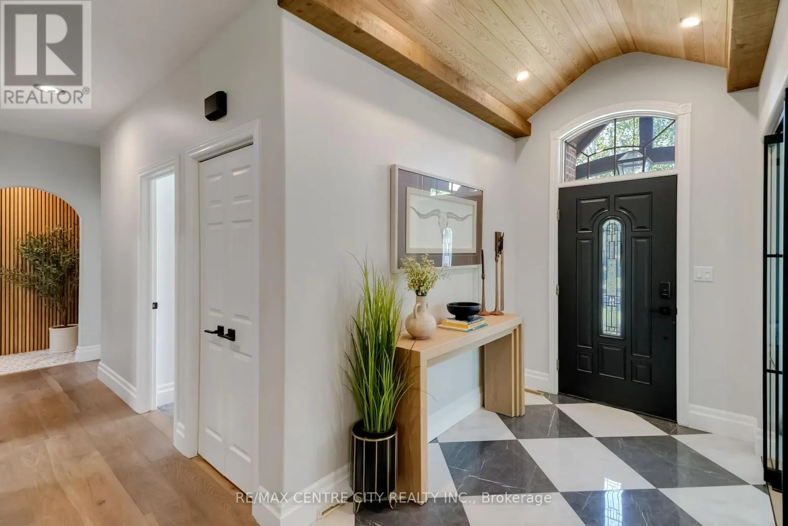 7 MARY BUCKE STREET