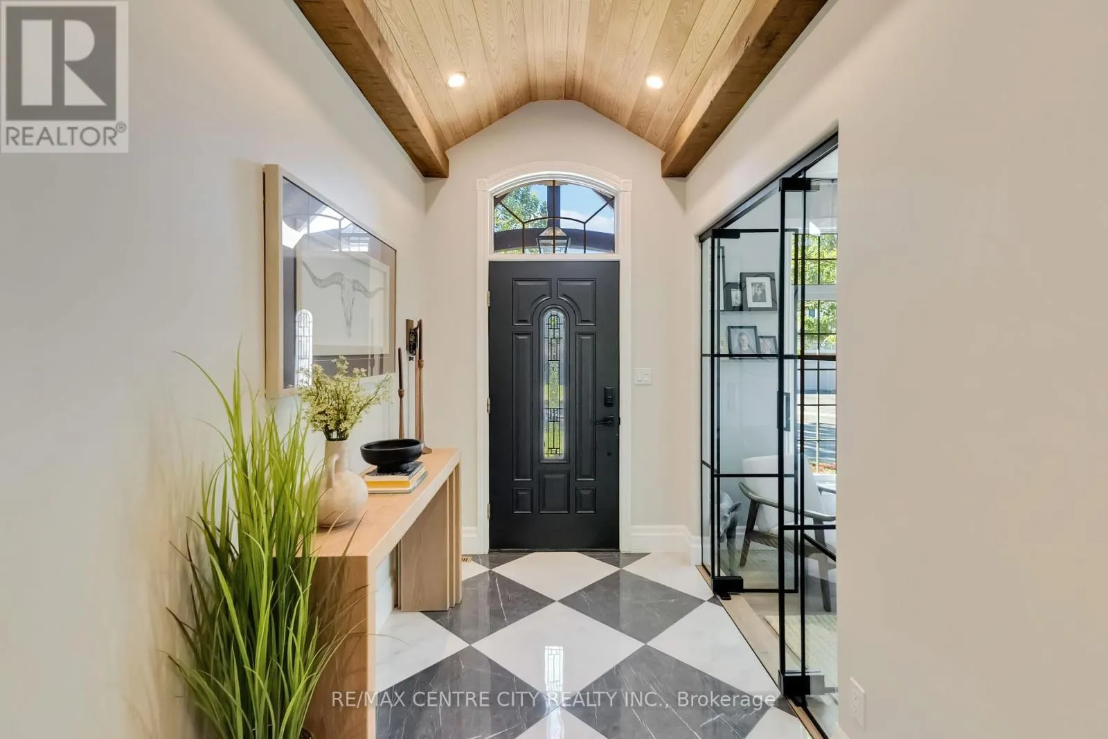 7 MARY BUCKE STREET