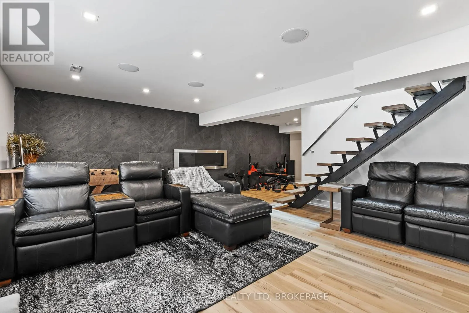 2 MALLETTE CRESCENT