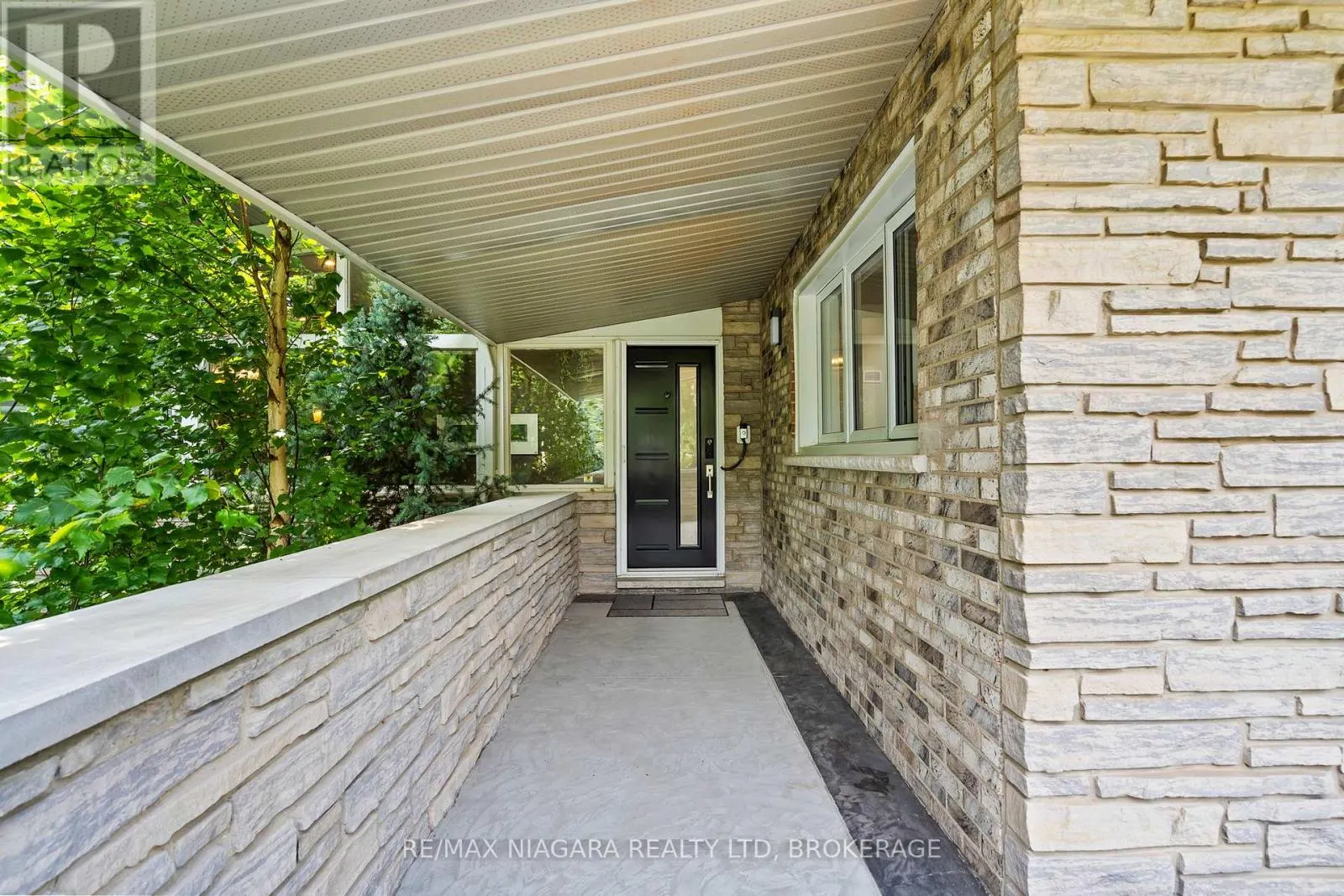 2 MALLETTE CRESCENT