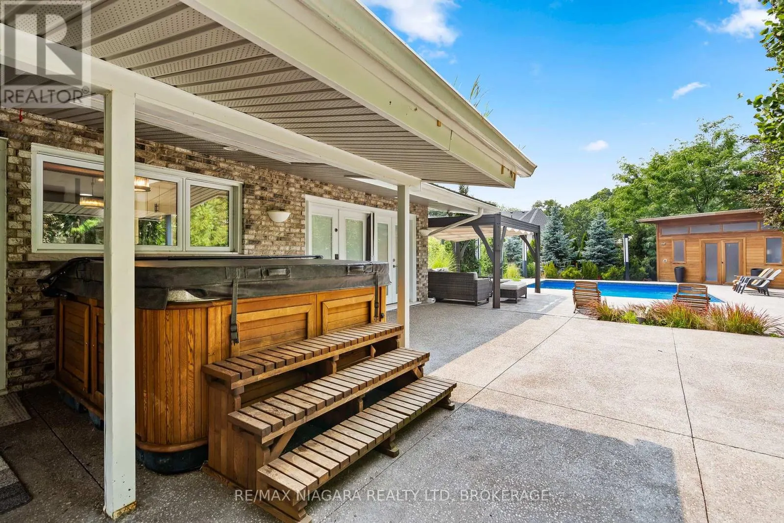 2 MALLETTE CRESCENT