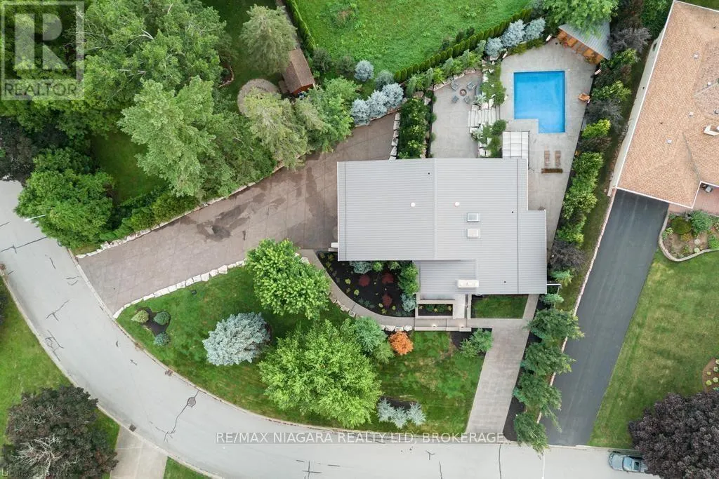 2 MALLETTE CRESCENT