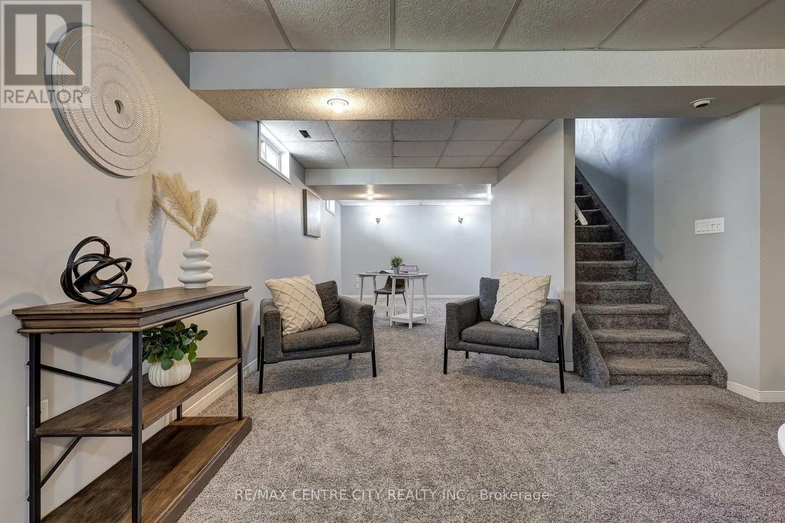 19 LYFORD COURT