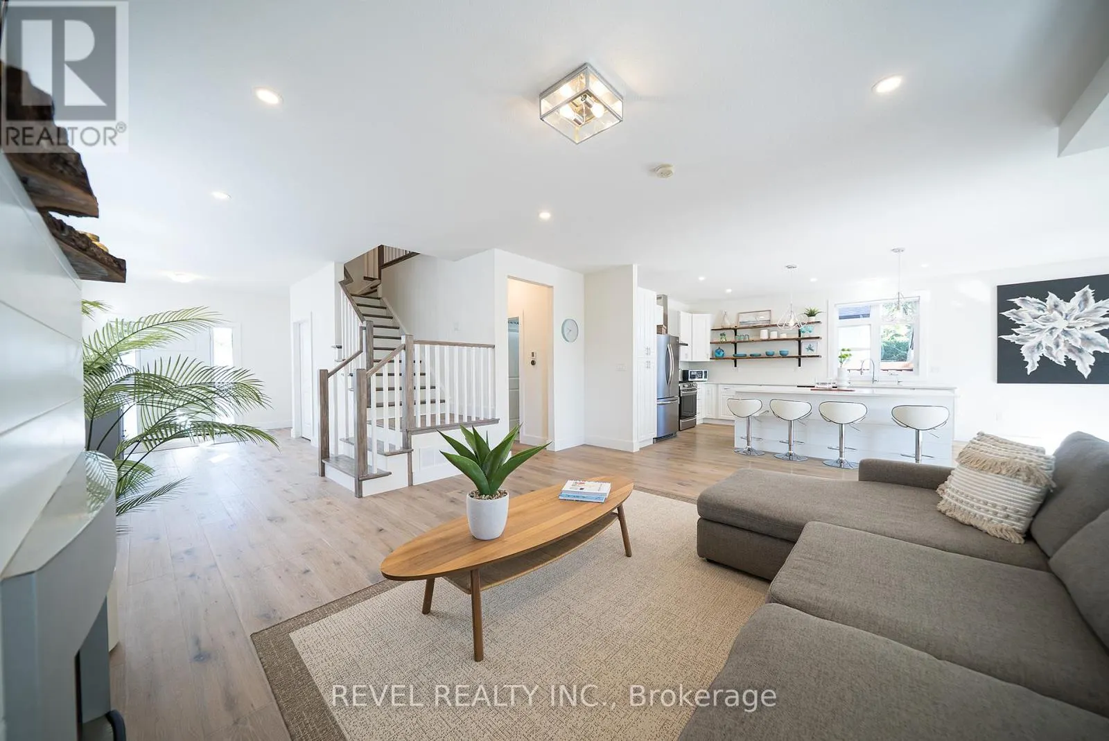 38 LAKEVIEW AVENUE