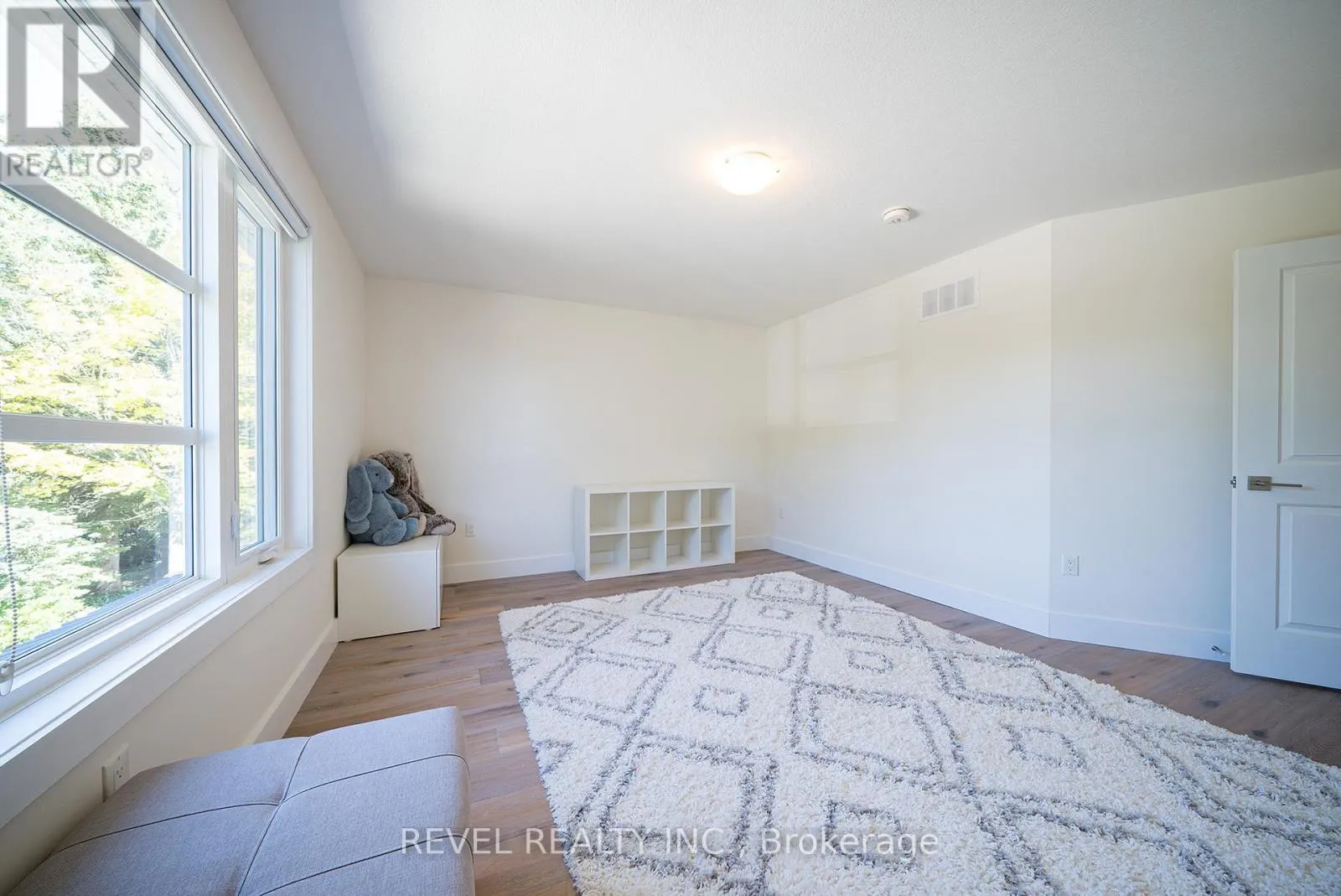 38 LAKEVIEW AVENUE