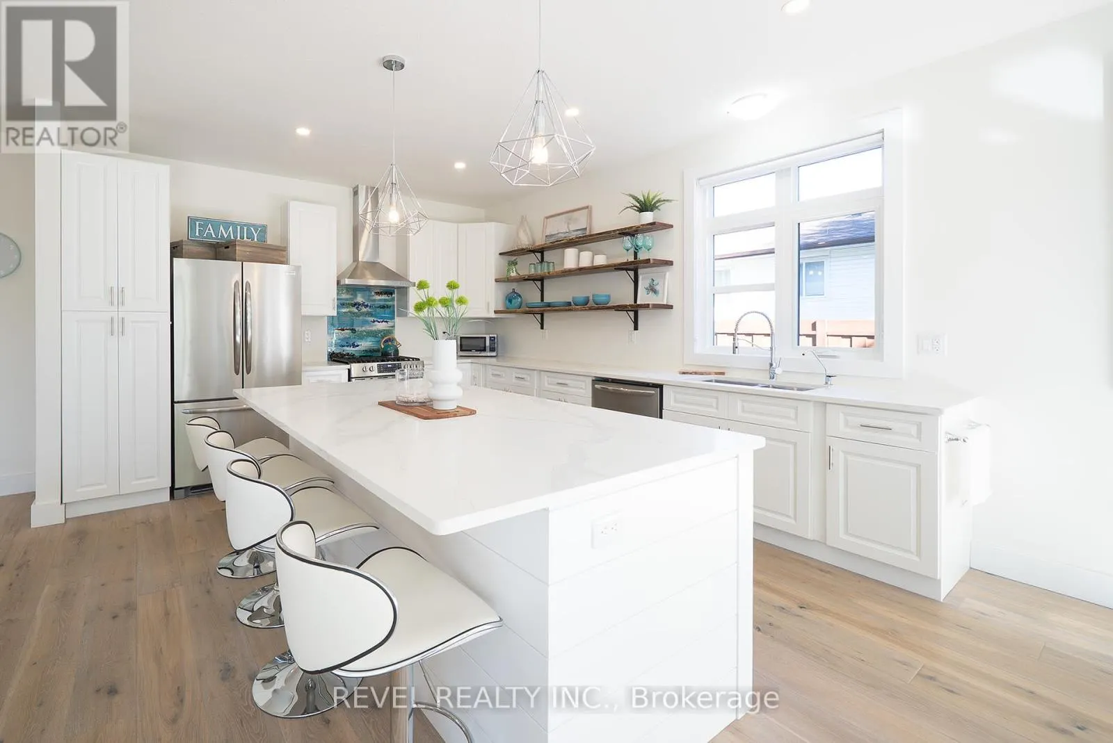 38 LAKEVIEW AVENUE