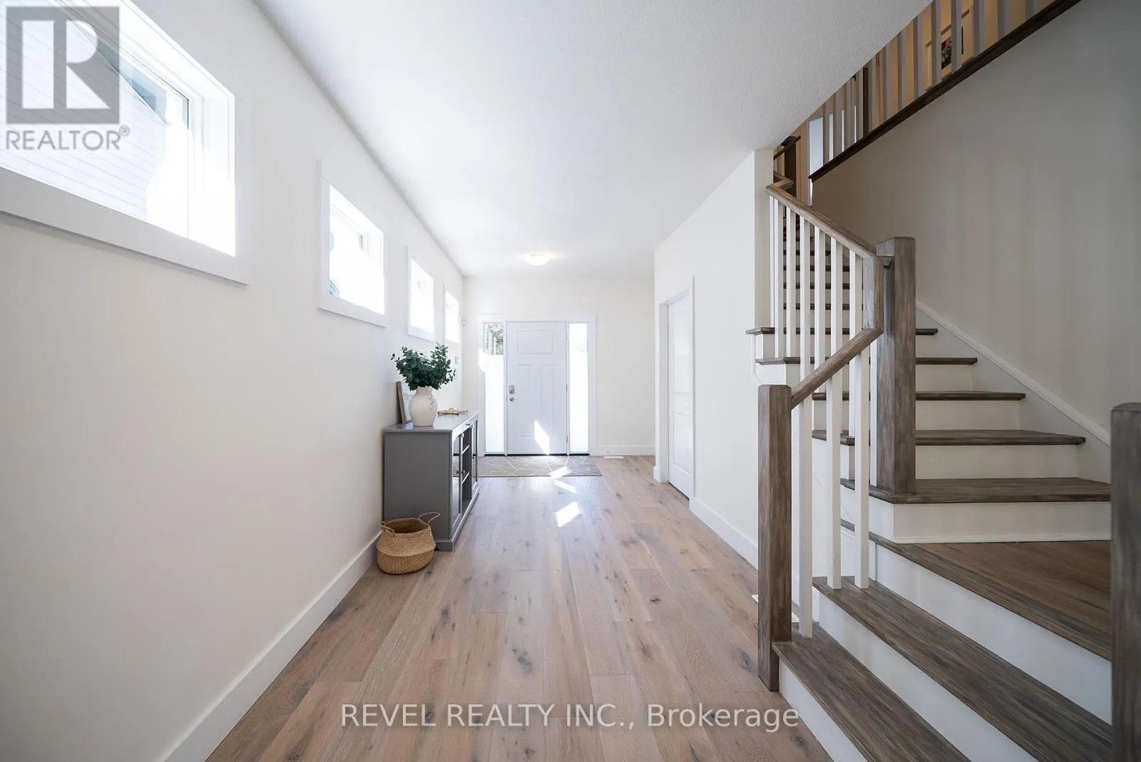 38 LAKEVIEW AVENUE