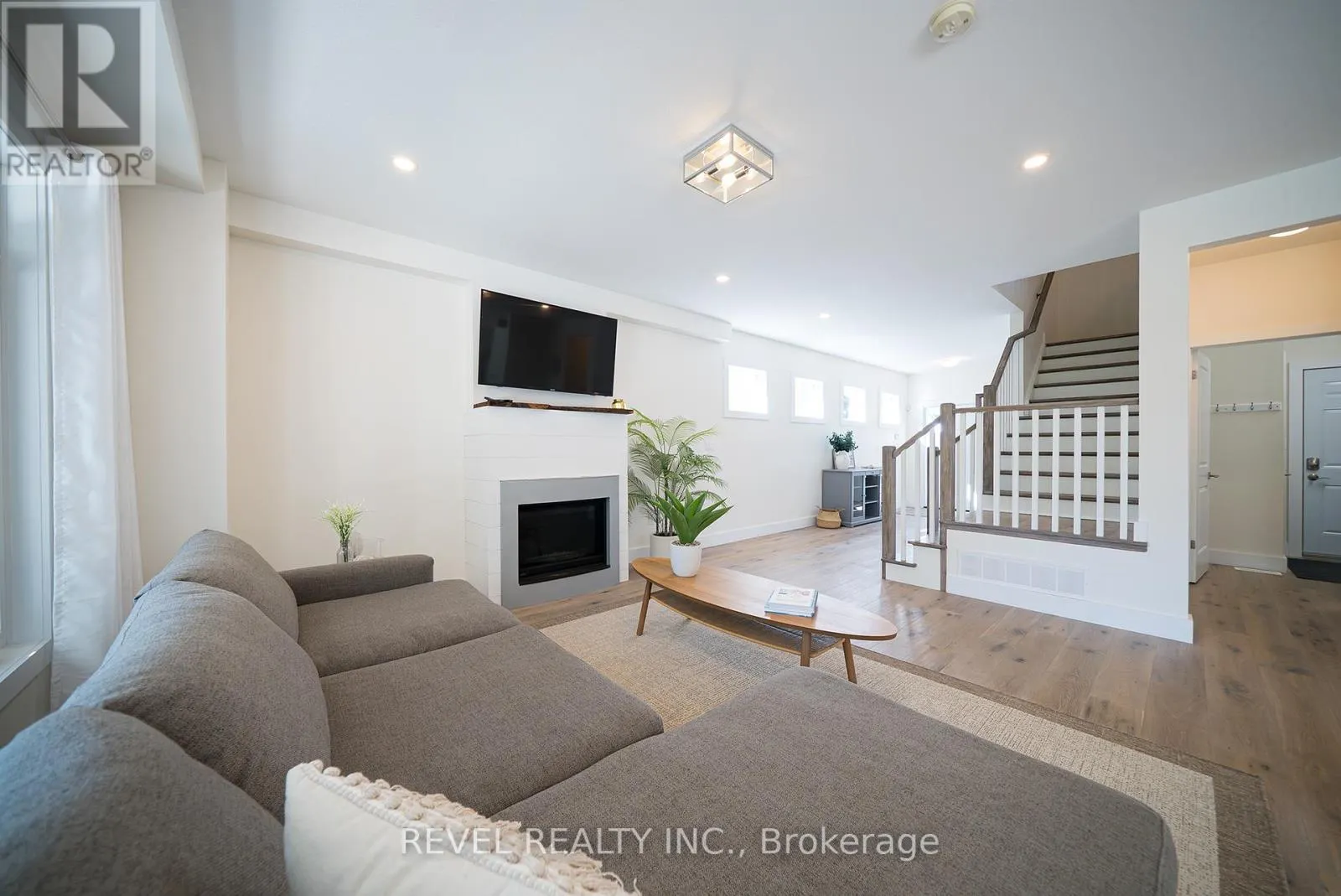 38 LAKEVIEW AVENUE