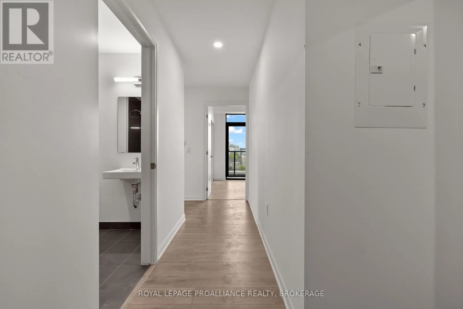 905 - 223 PRINCESS STREET, #905