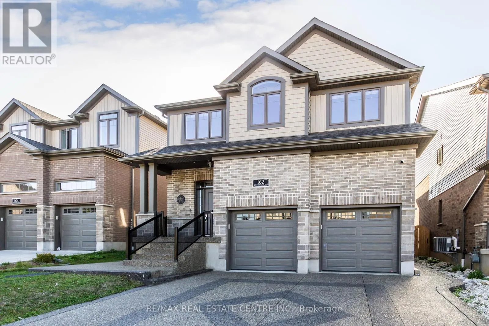 162 MOUNTAIN HOLLY COURT