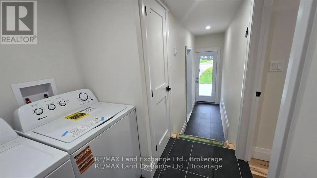 325 OJIBWA TRAIL