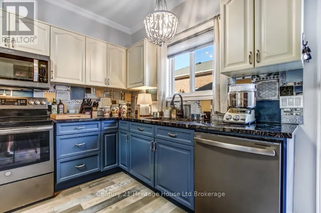 707 SOUTHWOOD WAY
