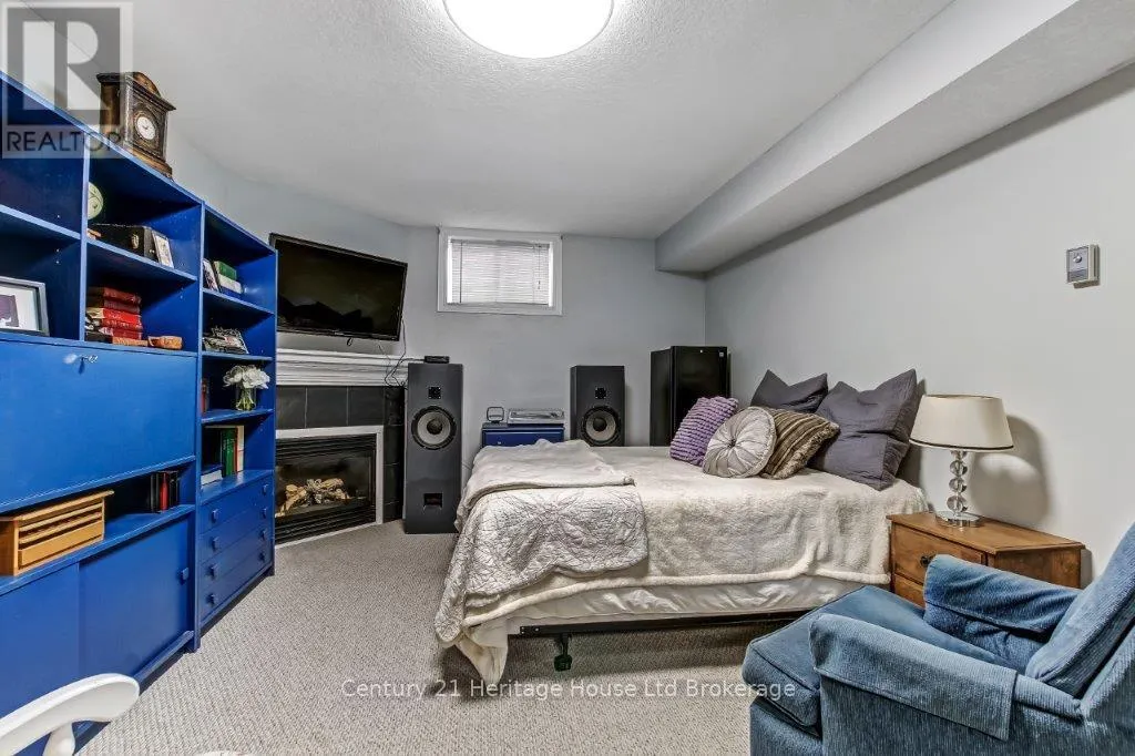 707 SOUTHWOOD WAY
