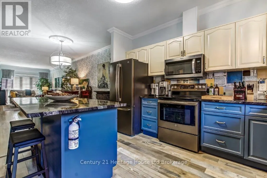707 SOUTHWOOD WAY