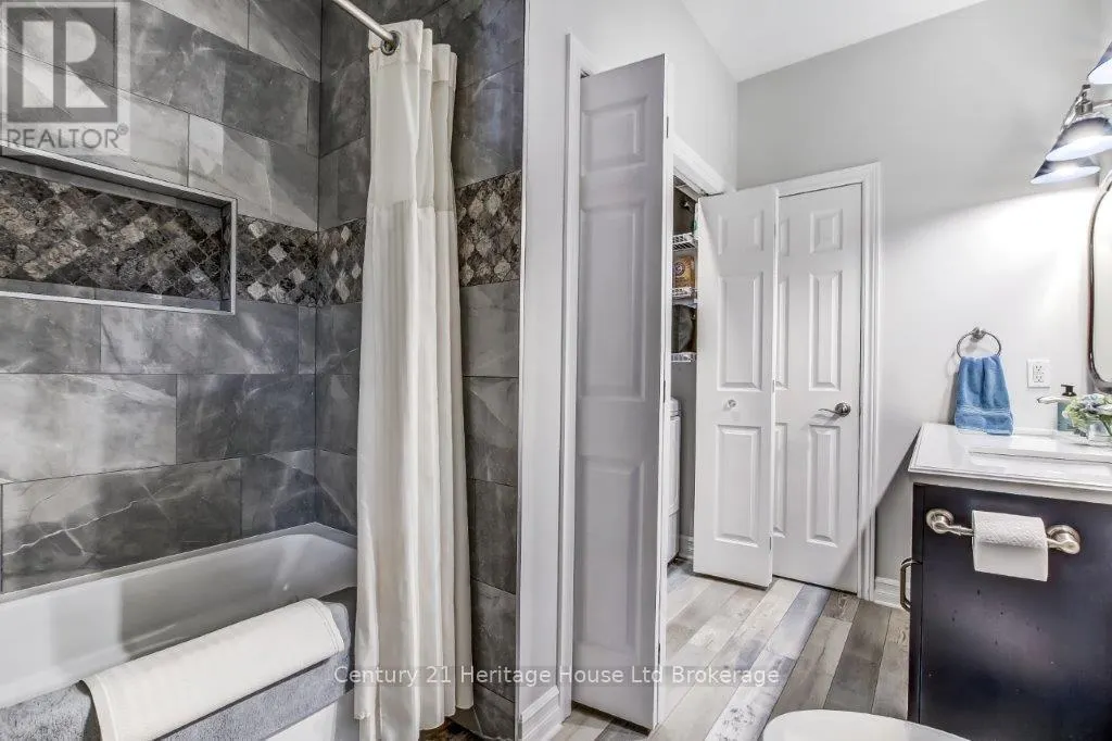 707 SOUTHWOOD WAY