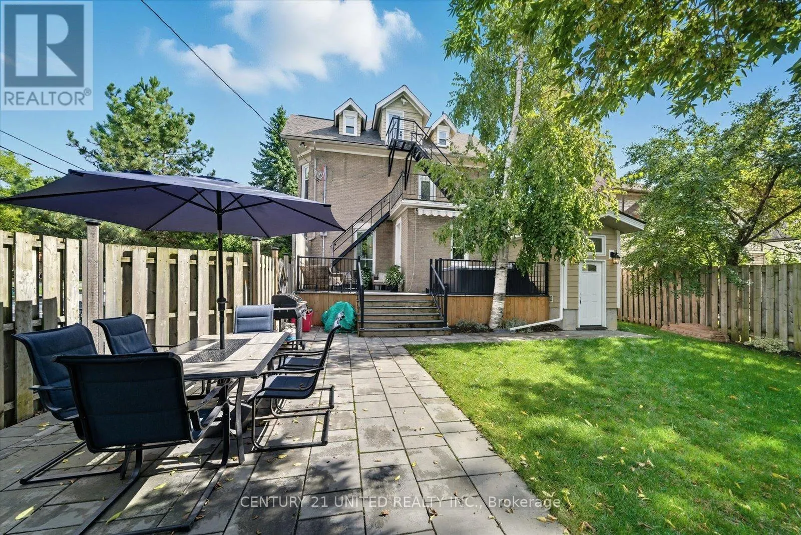 559 DOWNIE STREET