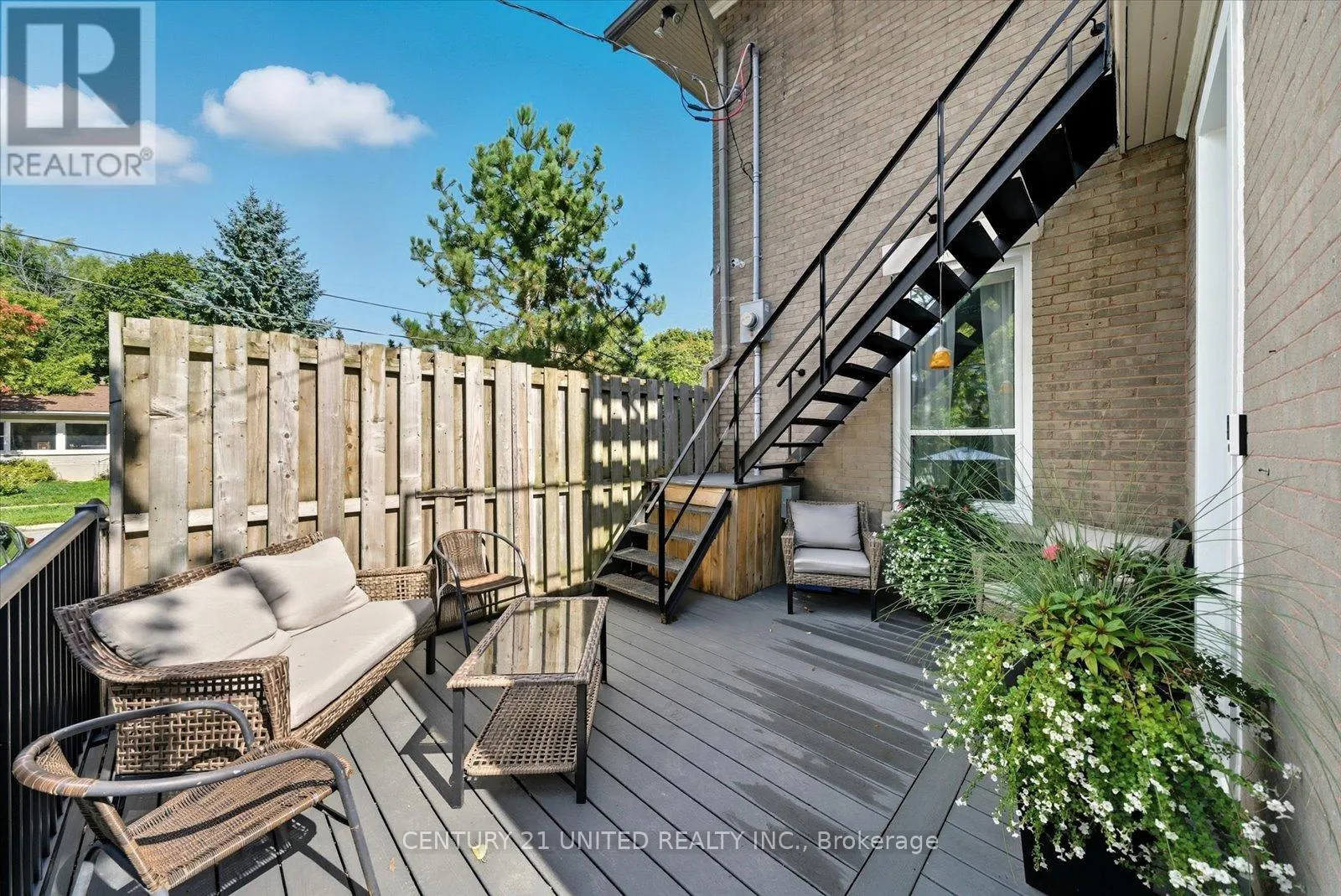 559 DOWNIE STREET