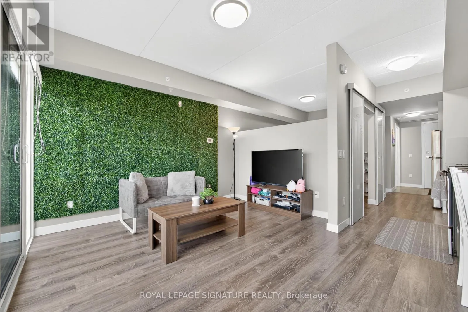 406 - 308 LESTER STREET