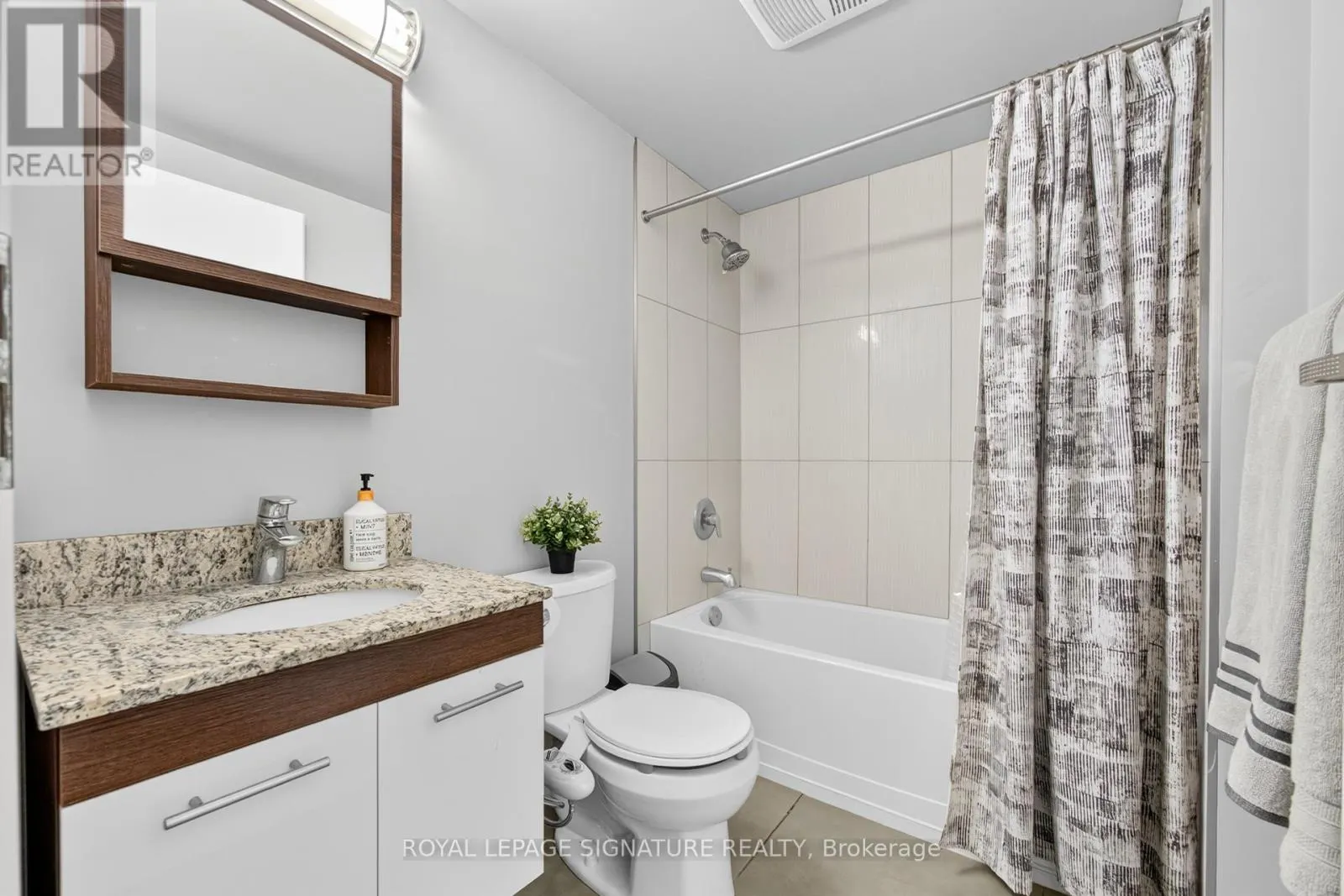 406 - 308 LESTER STREET