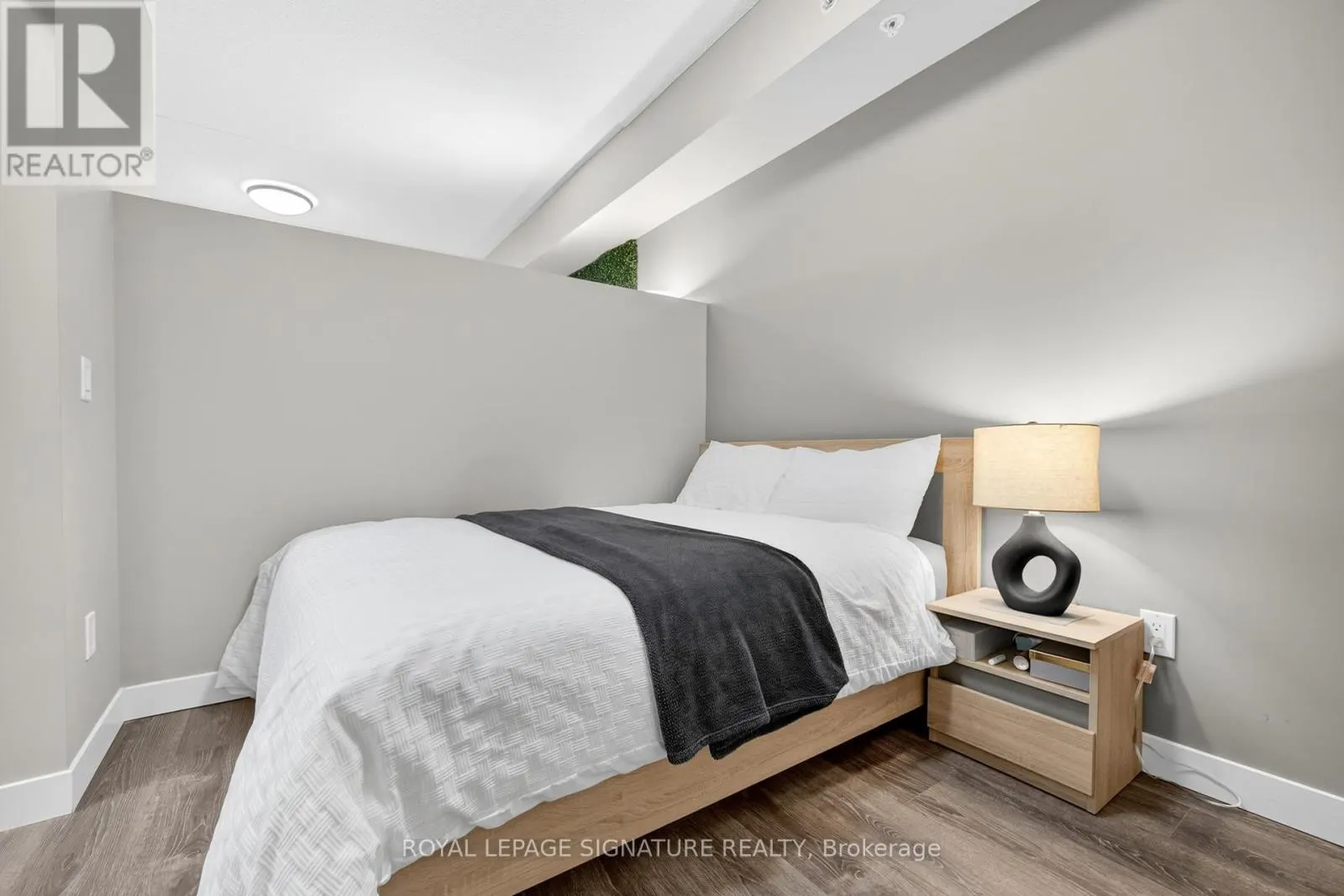 406 - 308 LESTER STREET