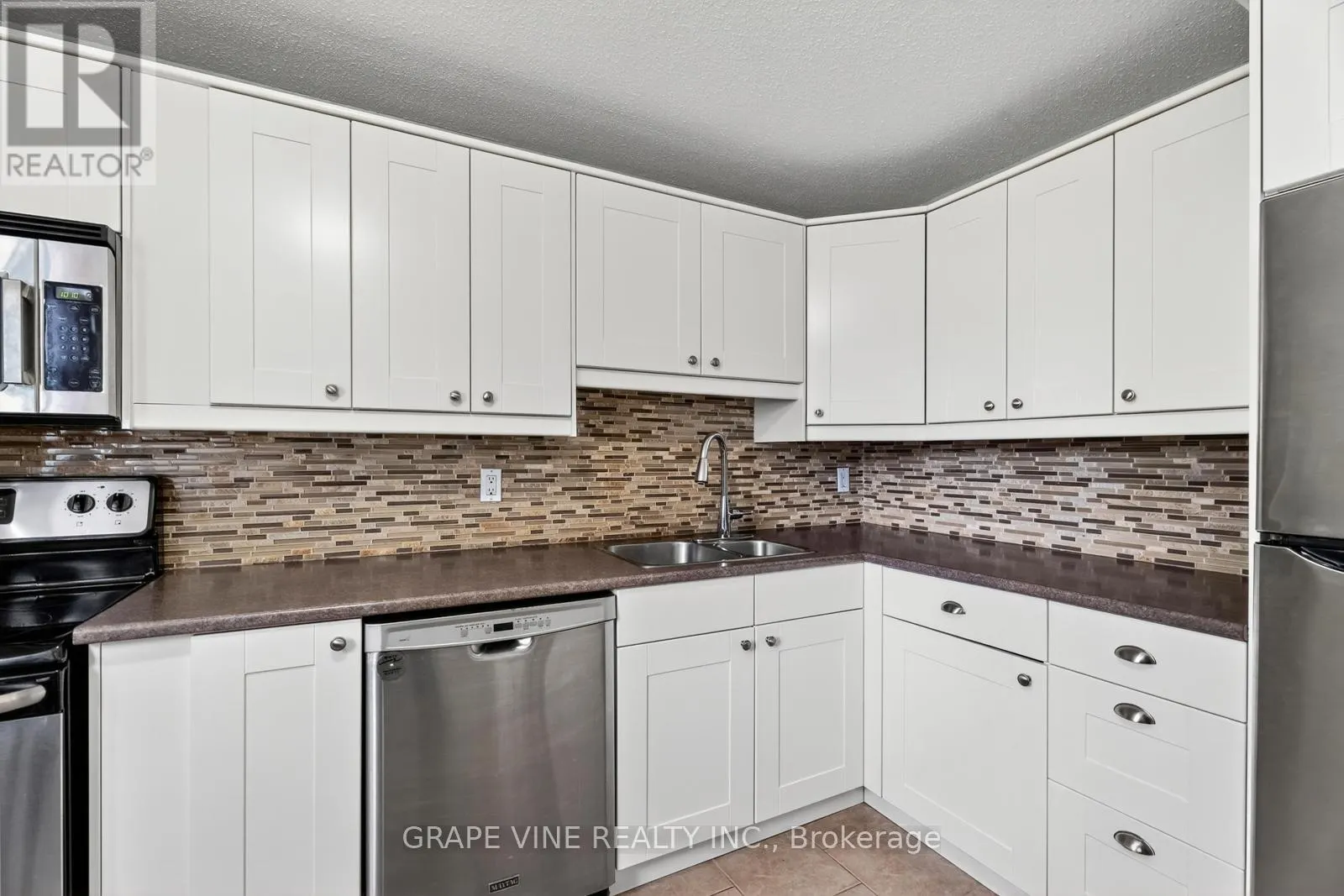61 - 34 SHERWAY DRIVE