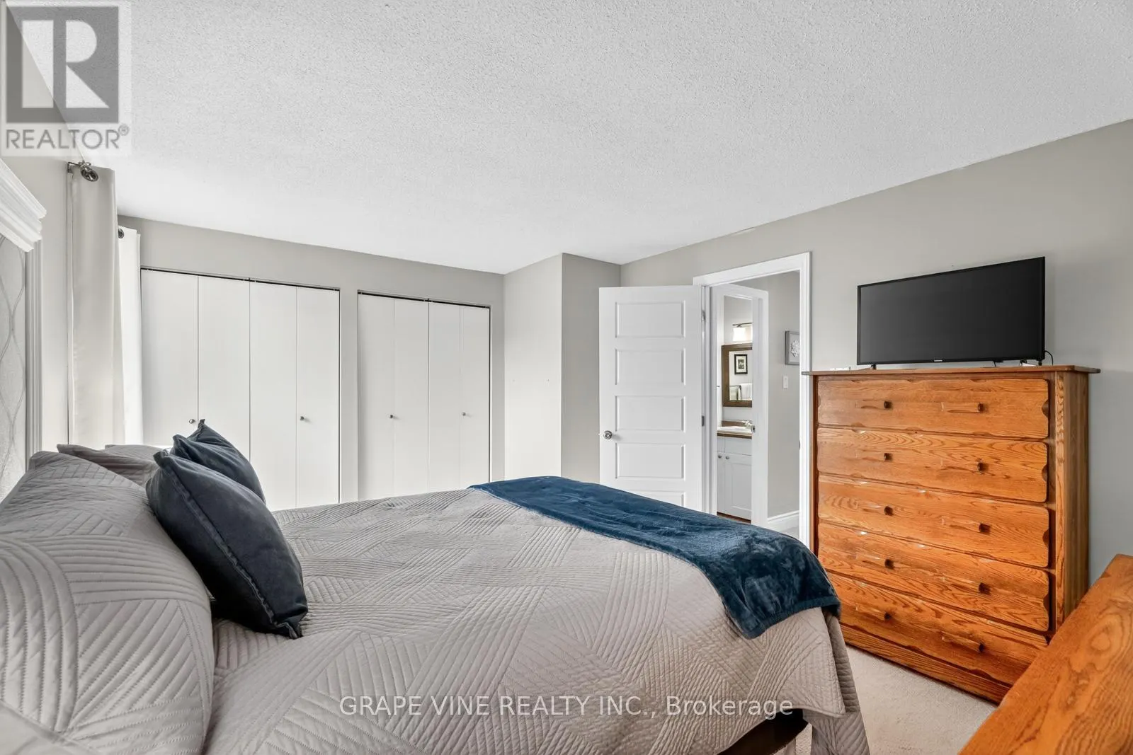 61 - 34 SHERWAY DRIVE