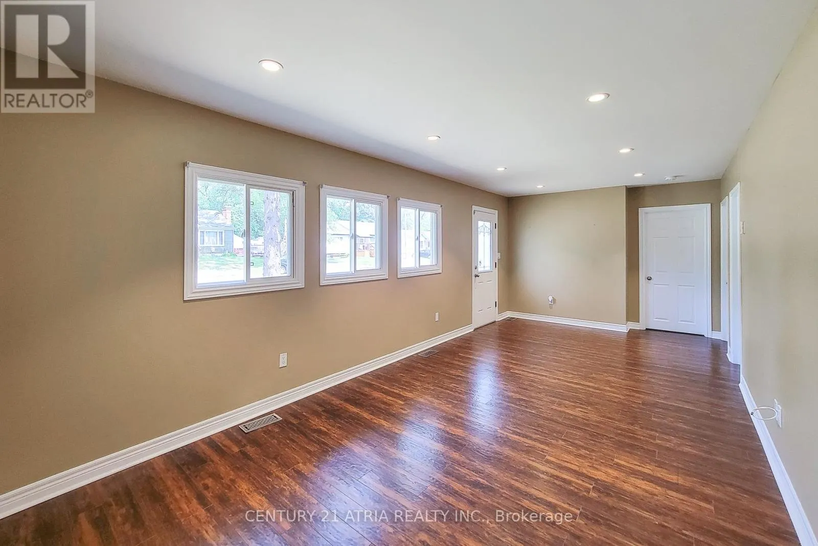3259 POPLAR AVENUE