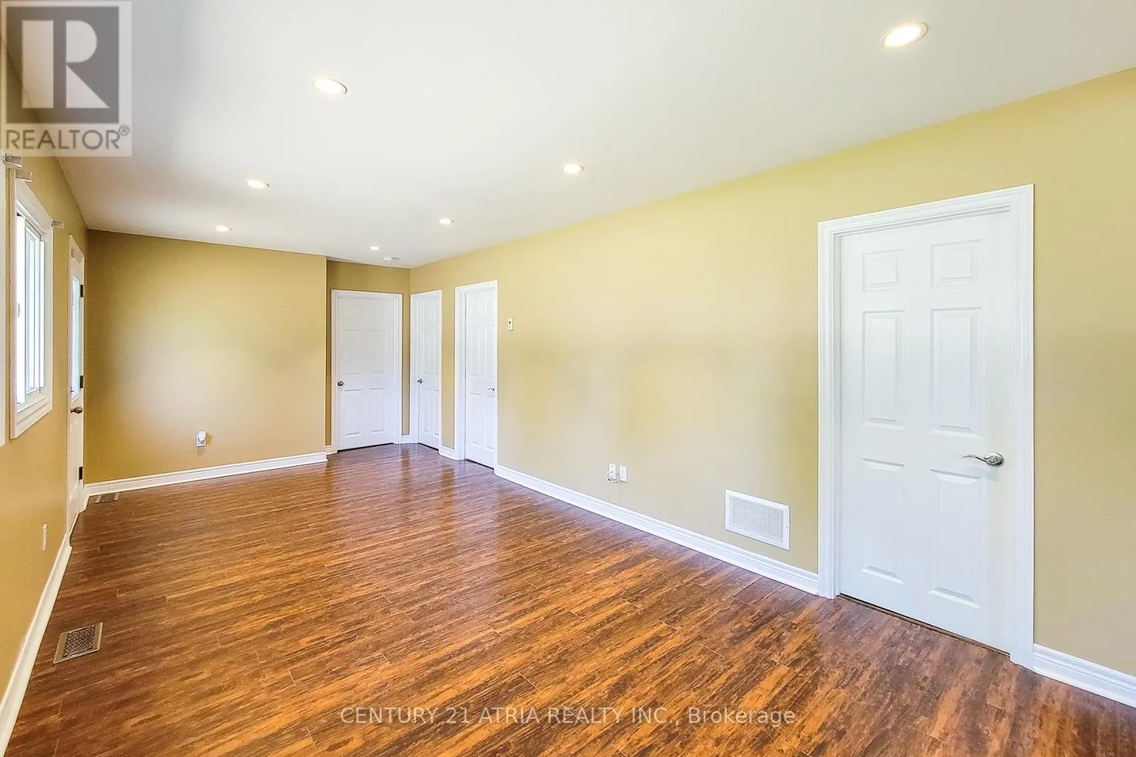 3259 POPLAR AVENUE