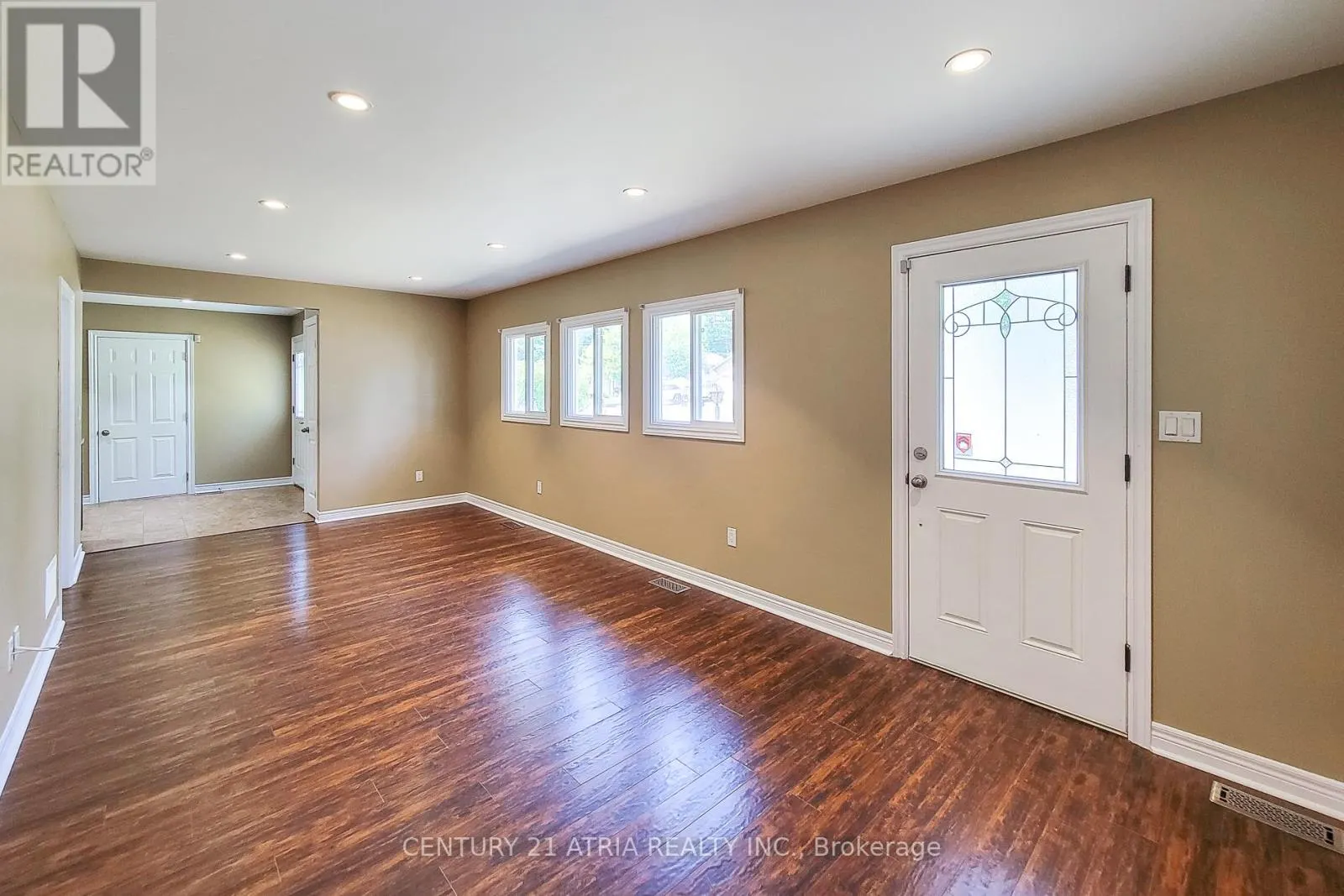 3259 POPLAR AVENUE