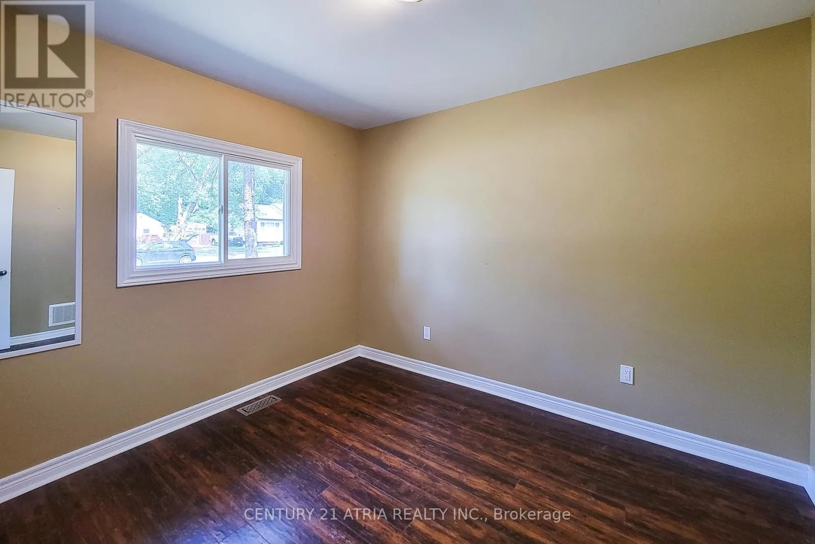3259 POPLAR AVENUE