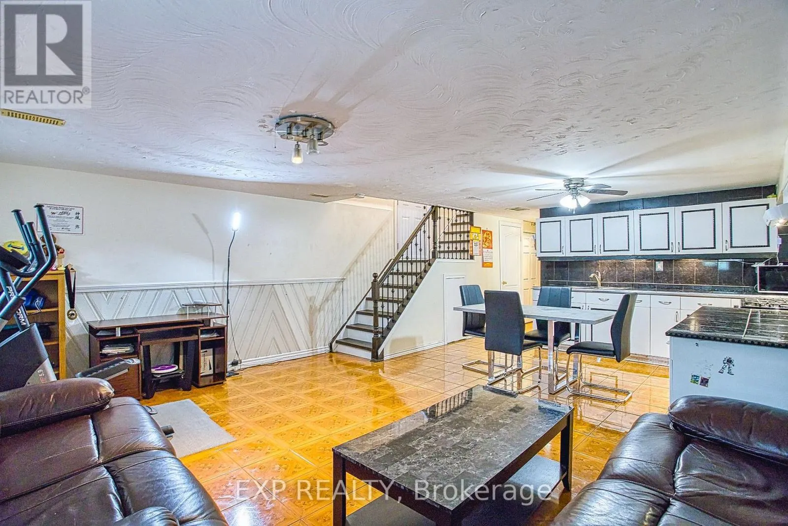 488 BARTON STREET E