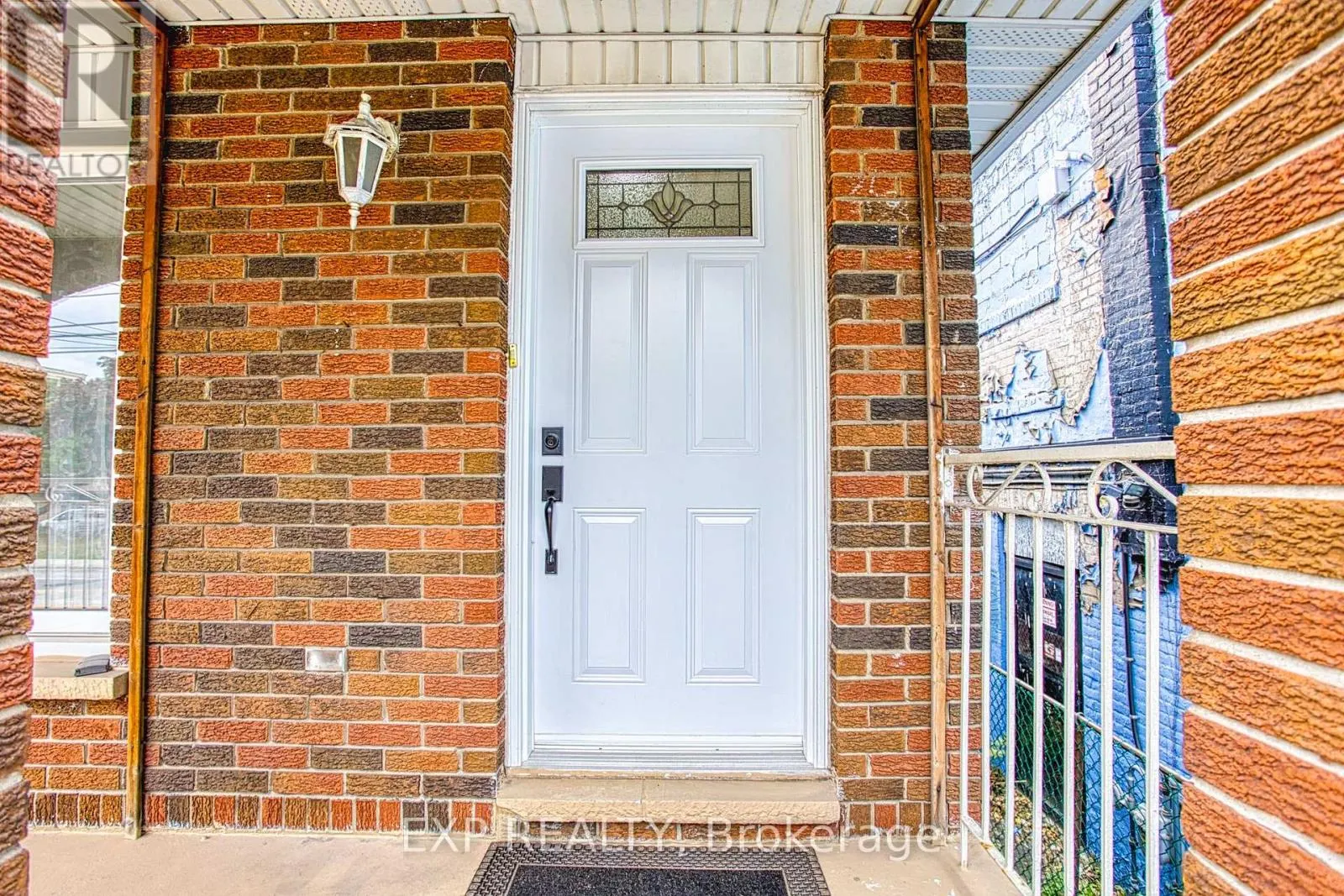 488 BARTON STREET E
