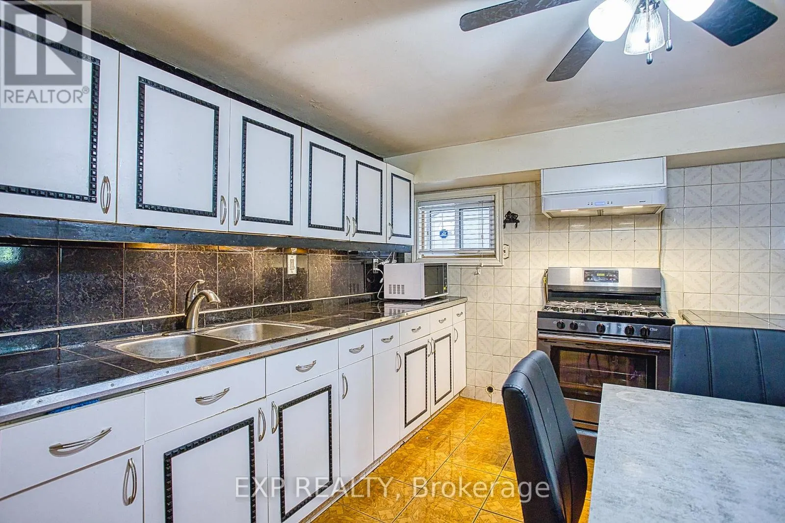 488 BARTON STREET E