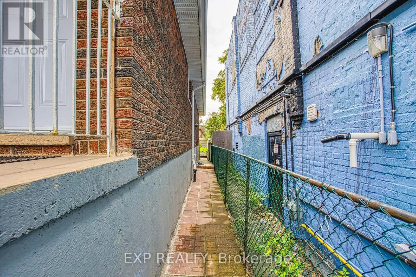 488 BARTON STREET E