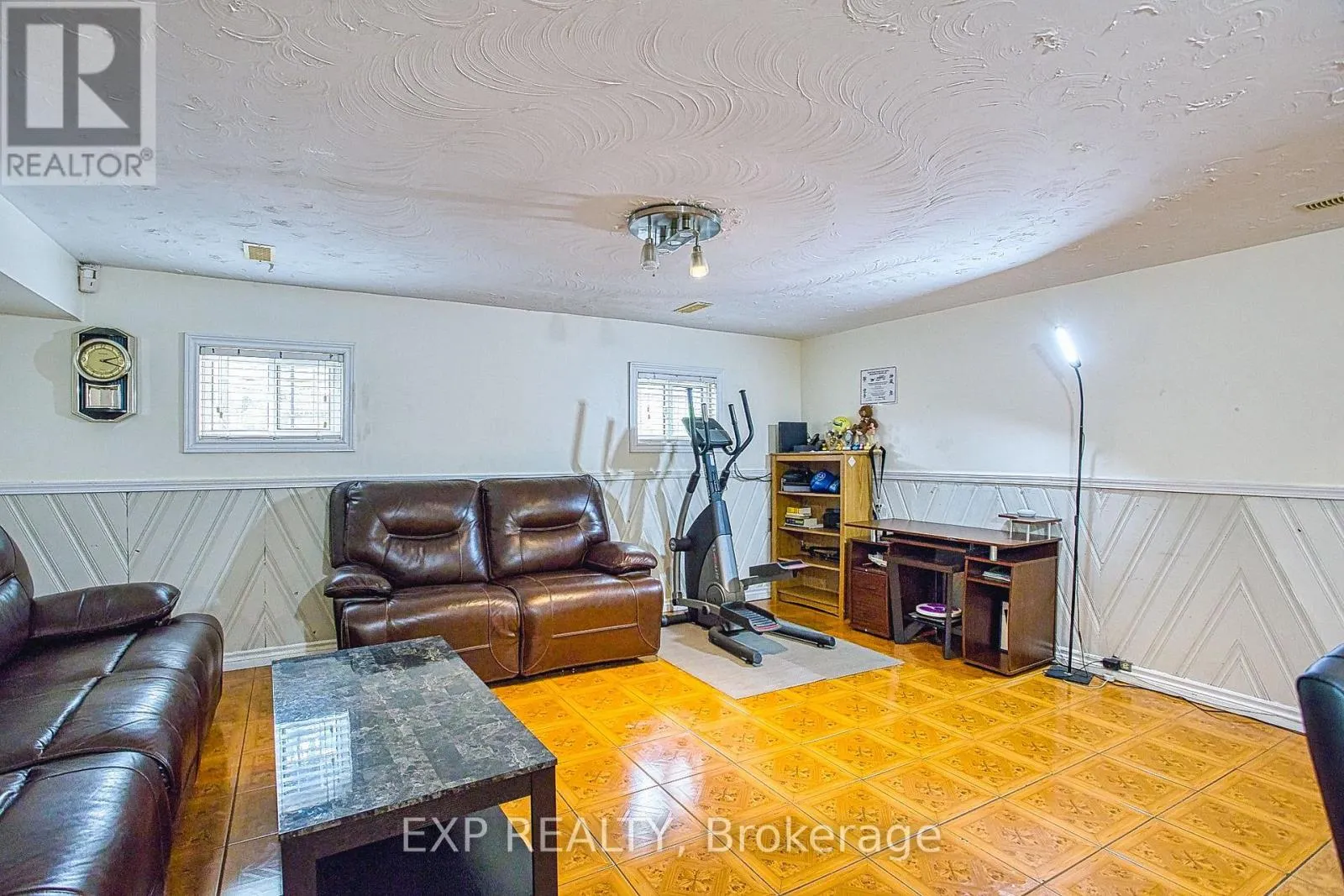 488 BARTON STREET E