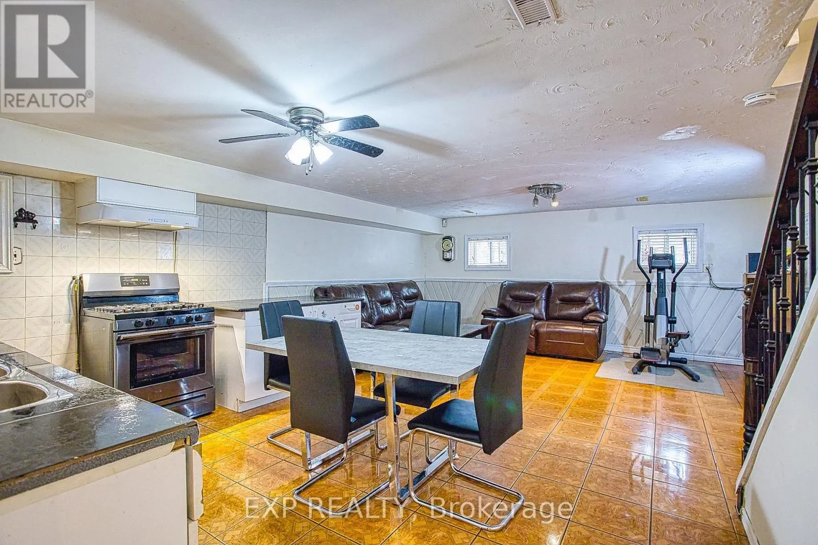 488 BARTON STREET E